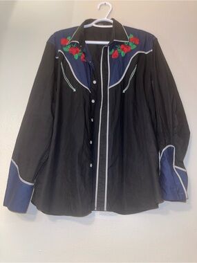 Black Western Short Sleeve Shirt with Red Rose Embroidery